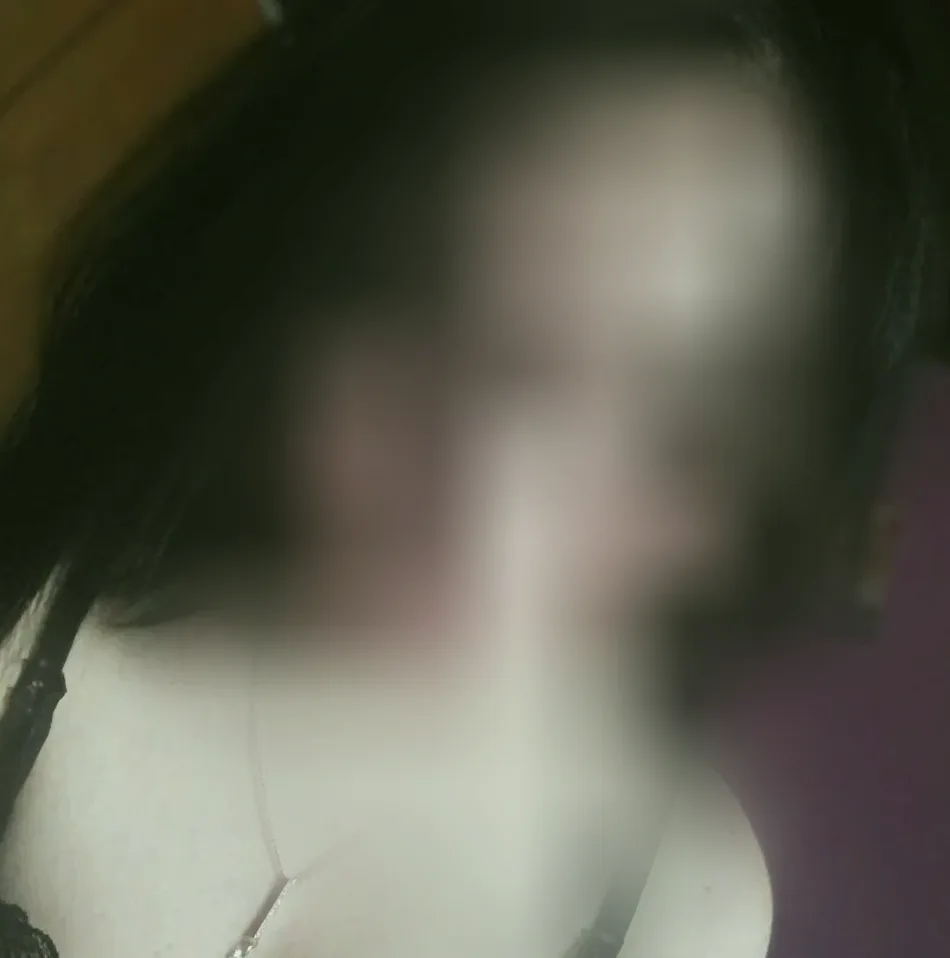 Anouk, 32