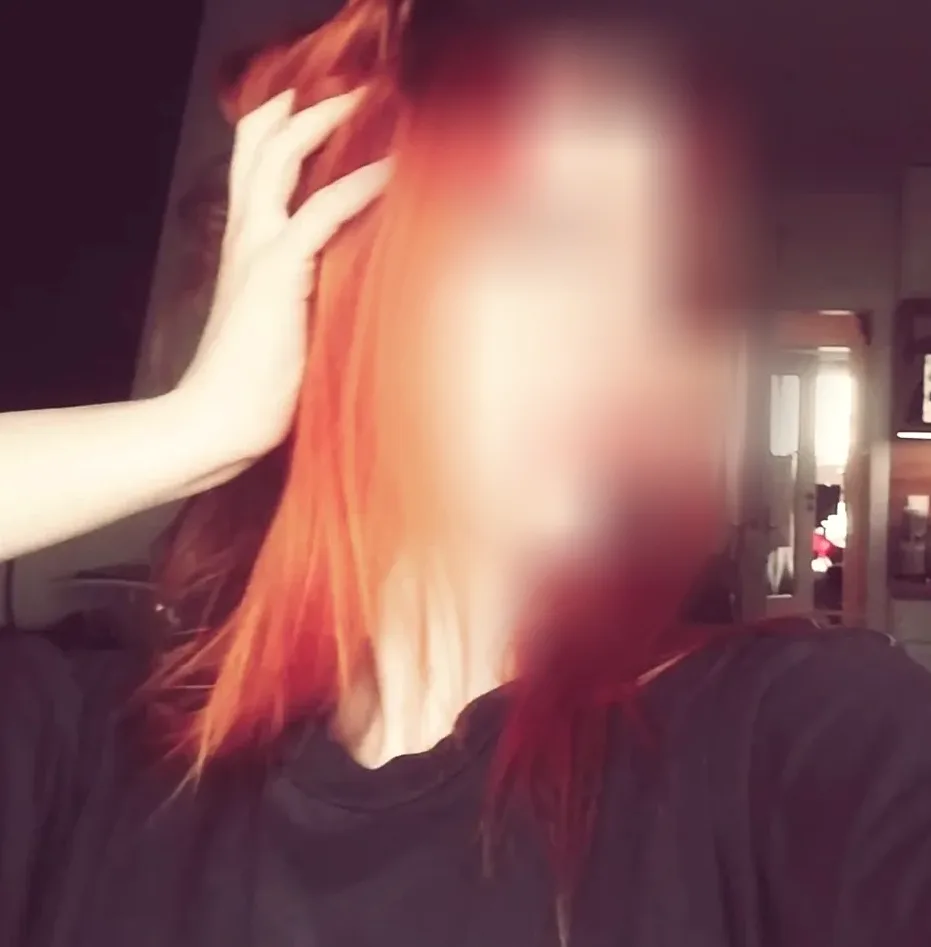 Chaima, 19