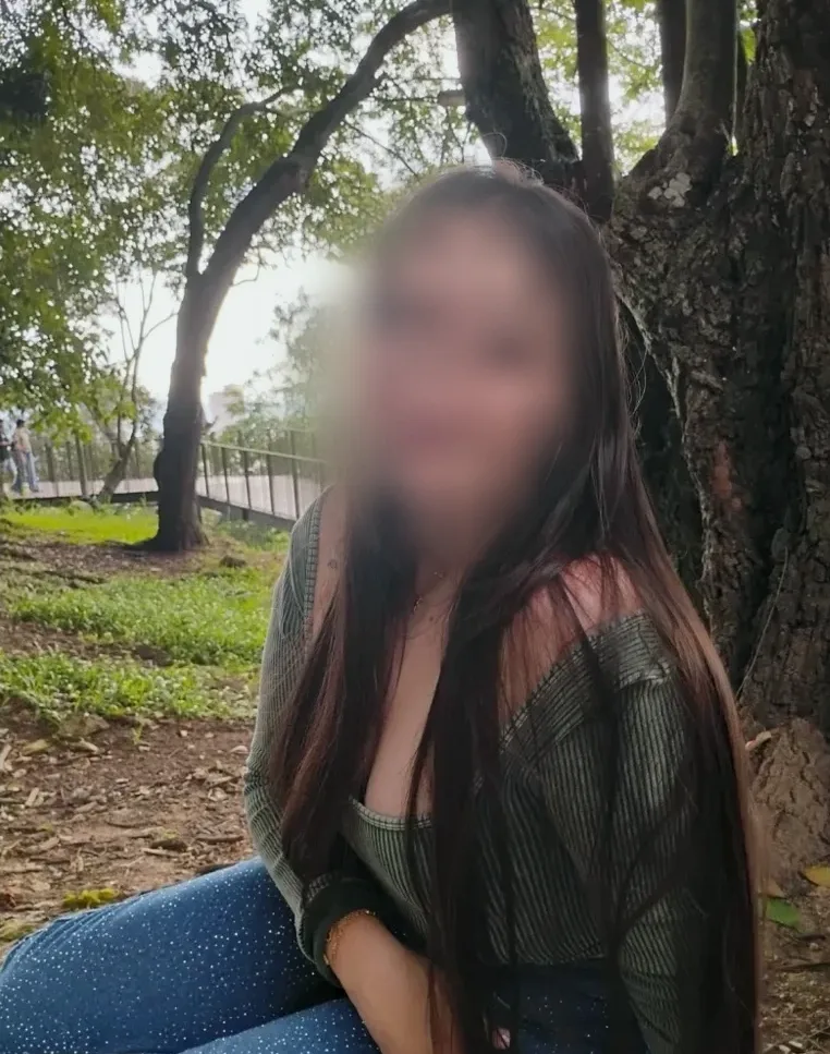 Emma, 30