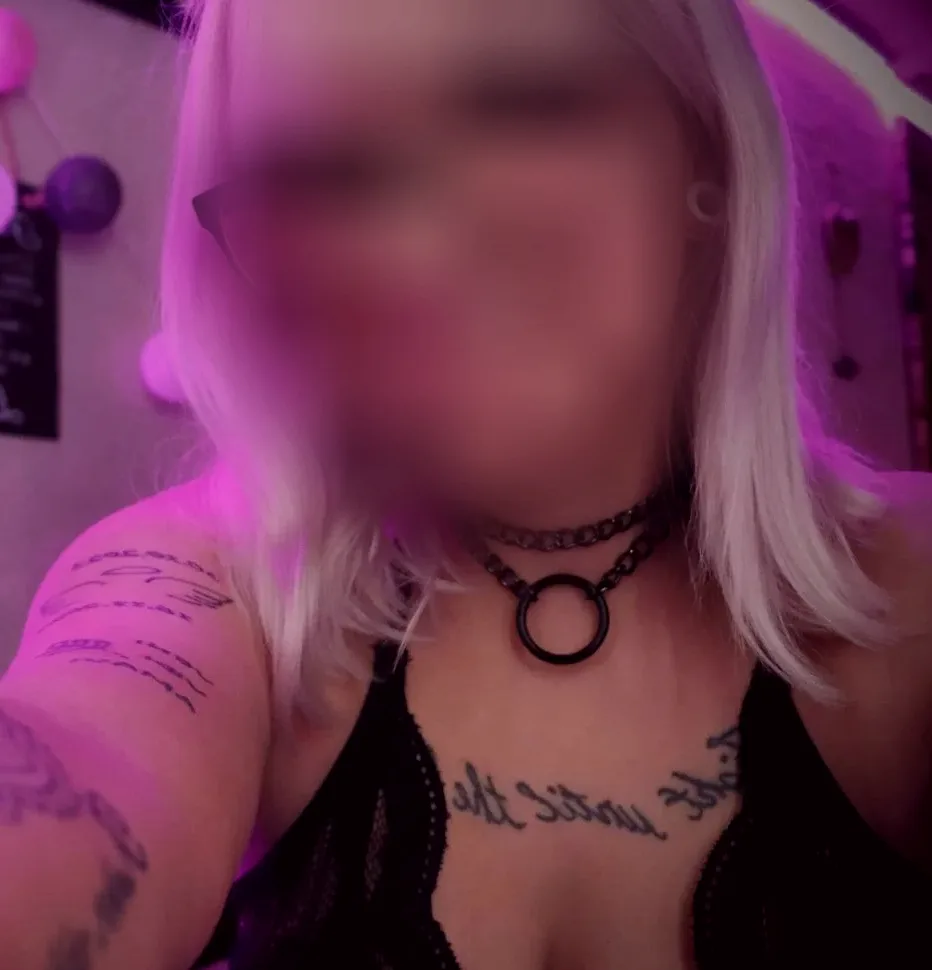 Evi, 26