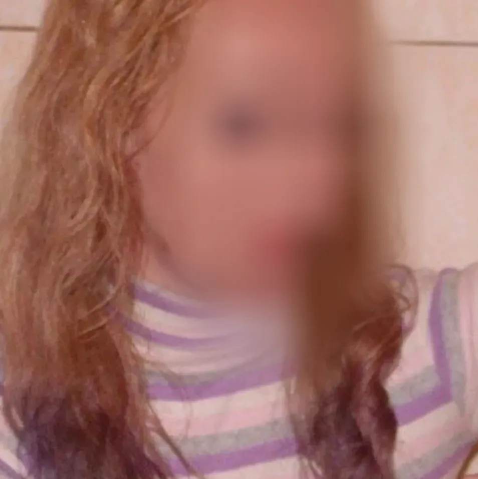 Fleur, 24