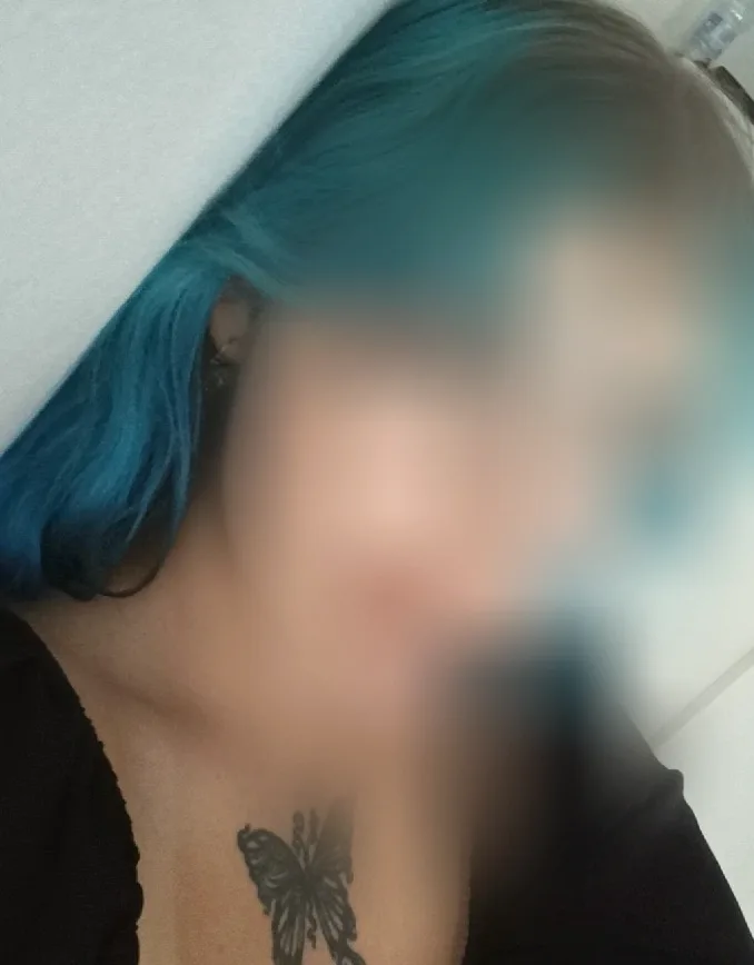 Julie, 22