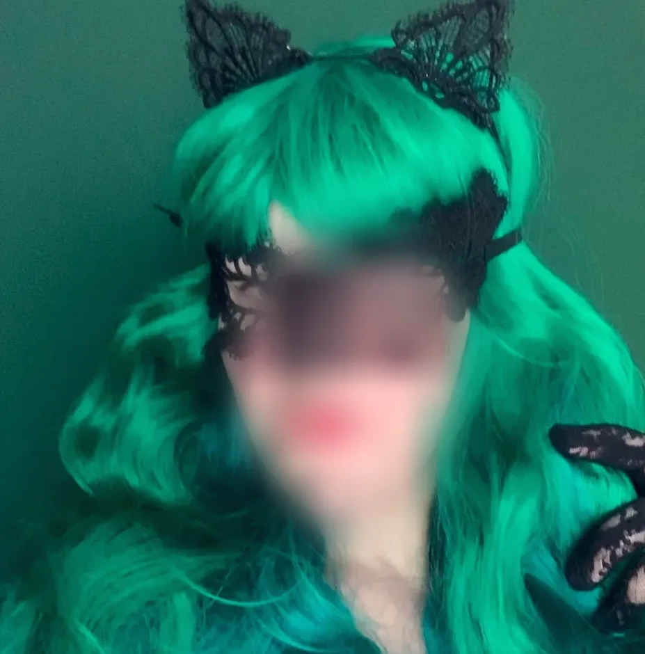 Monique, 24