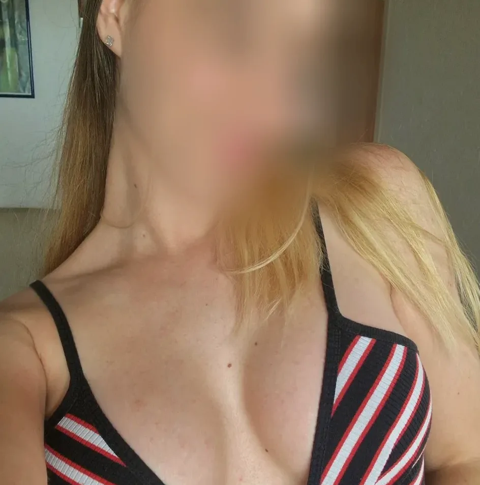 Naima, 24