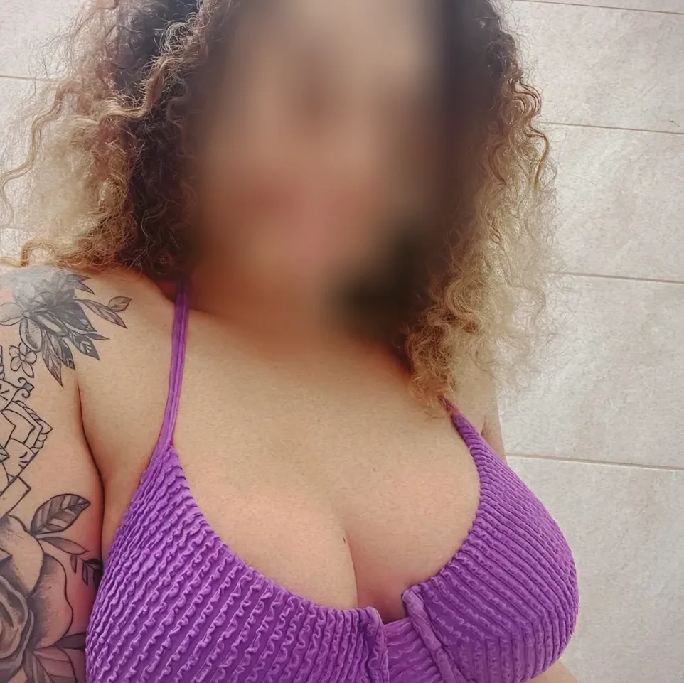 Sabine, 32