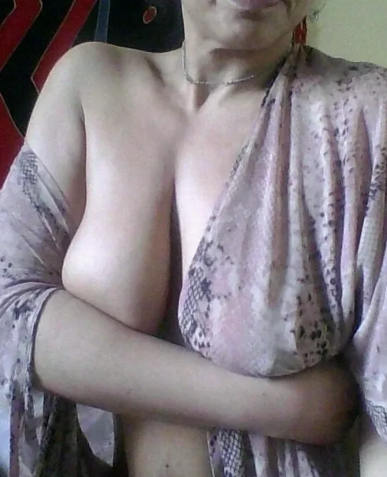Zeynep, 25