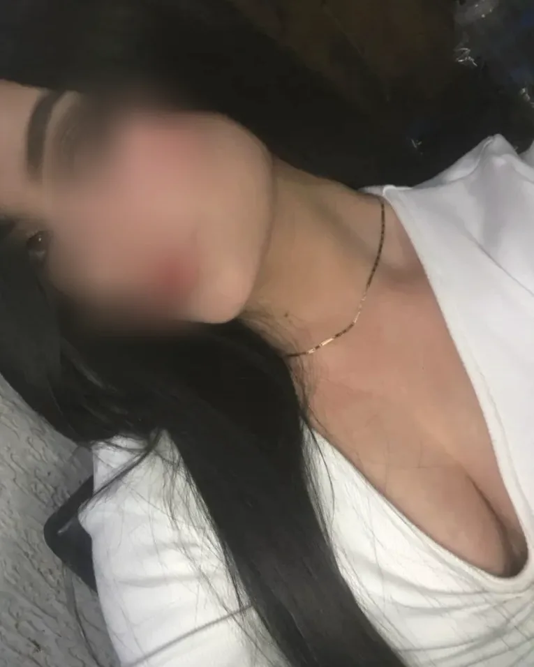 Zoe, 21